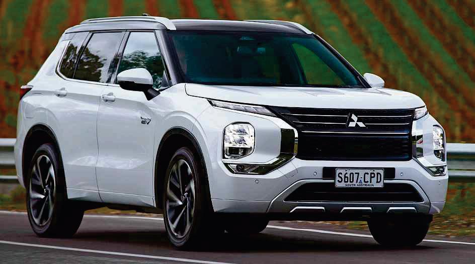 4WD pair lead Mitsubishi comeback